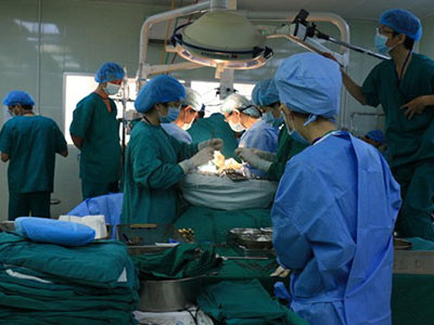 Phút giành sự sống cho bé gái ngưng tim ở Sài Gòn