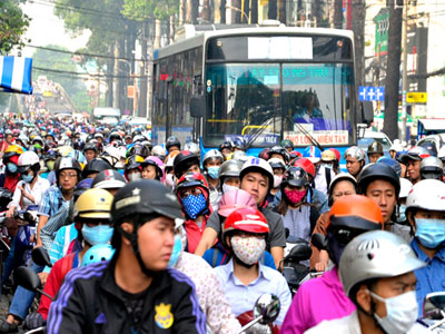 3 tai nạn liên tiếp giữa ngã tư, đường kẹt cứng