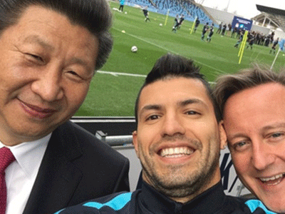 Chủ tịch Trung Quốc chụp "tự sướng" cùng ngôi sao Man City
