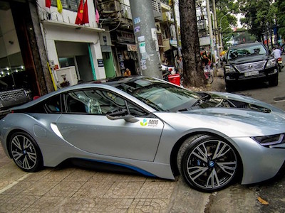 BMW i8 màu bạc đầu tiên giá 5,5 tỷ đồng ở Sài Gòn