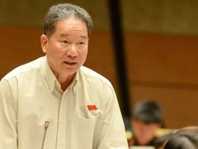 "Anh này nhìn vợ tôi đắm đuối, tôi kiện, tòa có xử hay không?"
