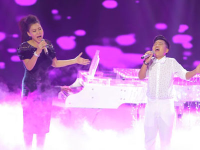 Thu Minh gây tranh cãi khi song ca lấn át thí sinh Voice Kids