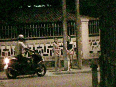 Bi kịch của người phụ nữ đẹp lấy chồng vũ phu phải đi bán dâm