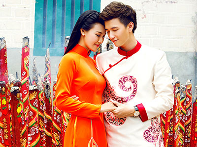 Huỳnh Anh - Hoàng Oanh tình tứ làm cô dâu chú rể