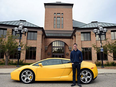 Nam sinh 20 tuổi sở hữu siêu xe Lamborghini