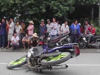 Nước mắt căm hận của người vợ bị chồng tông xe