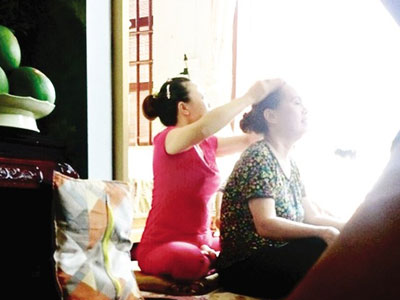 Thực hư “công chúa nhà trời” chữa bệnh nan y bằng…nắm đấm