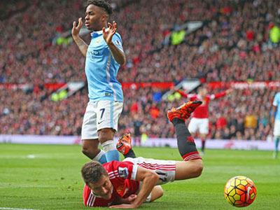 Van Gaal tức giận vì M.U bị từ chối 11m