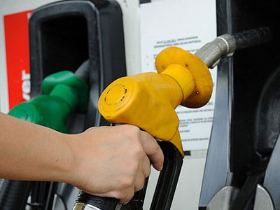 Vì sao bình xăng 50 lít có thể đổ tới 56 lít?