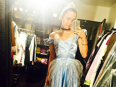 Miley Cyrus bất ngờ hóa "Lọ Lem" đón Halloween