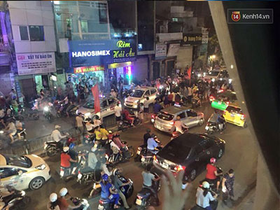Hà Nội: Nhóm thanh niên đuổi đánh người đàn ông trên đường Tôn Đức Thắng
