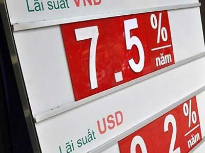 Lãi suất giằng co từ trên xuống dưới