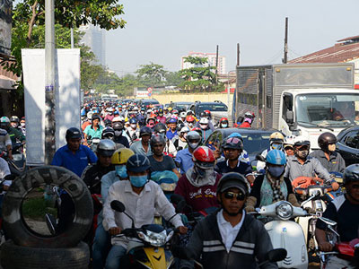 Mất 1 giờ mới qua khỏi đoạn đường dài 500m