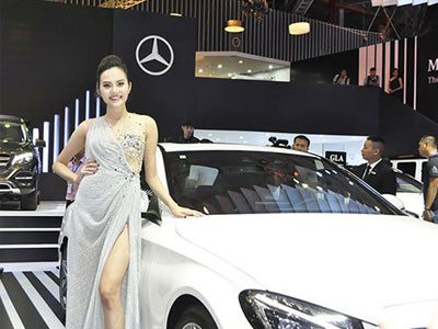 Mẫu nữ xinh đẹp hội tụ tại Motor Show 2015