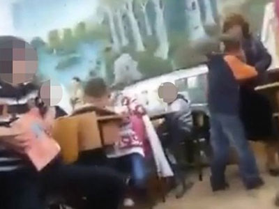 Phẫn nộ học sinh không chép kịp bài bị cô giáo tát, không ngủ trưa bị đánh bằng gậy tre