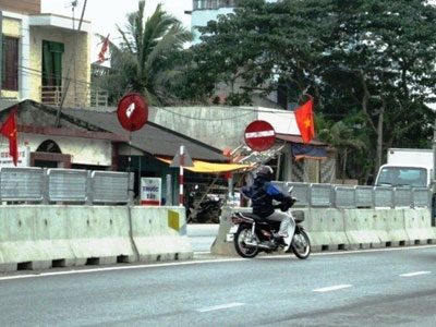 Phó chủ tịch huyện bị tấn công khi đi "vi hành"