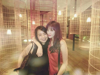 Sau Vlog “đá xoáy” của JV, mẹ hot girl Mie lên tiếng bênh vực con gái