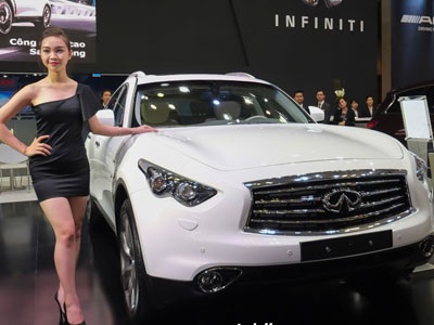 Xế sang Infiniti trên sân khấu VMS 2015