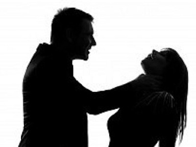 Xông vào nhà khống chế, siết cổ bà bầu để cướp tiền