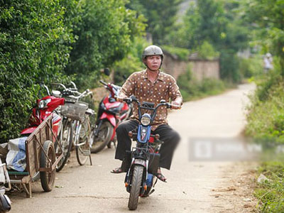 Chiếc áo đẫm mồ hôi và sự vất vả của Công Lý
