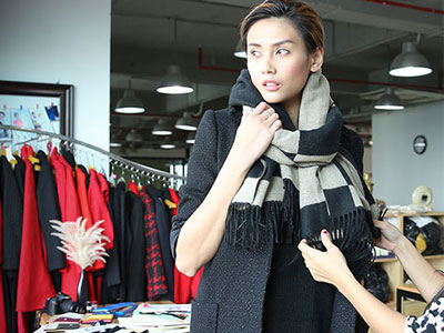 Hoàng Yến trình diễn cho IVY moda Fashion mặc dù đã tuyên bố giải nghệ