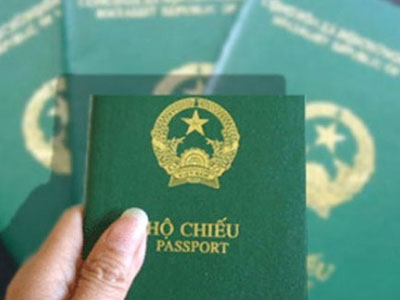 Trẻ dưới 9 tuổi được chung hộ chiếu với bố mẹ