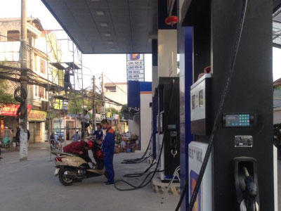 Vụ đổ 56L xăng vào bình 50L: "Xe tao đổ thường xuyên có sao đâu?"