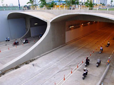 Chiều nay, cấm xe qua đường hầm sông Sài Gòn trong nửa giờ