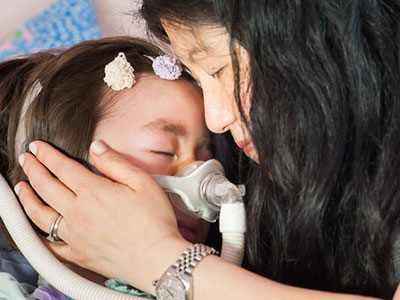 Cô bé 5 tuổi tự chọn lấy cái chết gây tranh cãi lớn