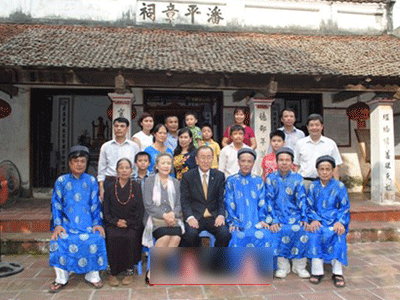 Chùm ảnh: Ông Ban Ki - Moon làm gì tại nhà thờ họ Phan Huy?