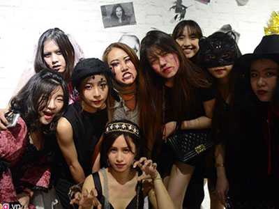 "Ma nữ" xinh đẹp xuất hiện trước đêm Halloween