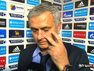 Bài phỏng vấn "siêu dị" của Mourinho sau thảm bại trước Liverpool