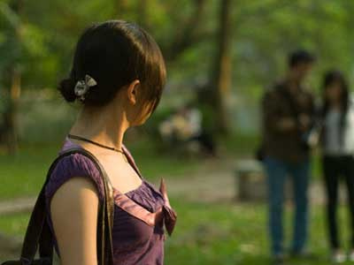 Lạ kỳ chuyện “bồ” nhắn tin cấm chồng ngủ với... vợ
