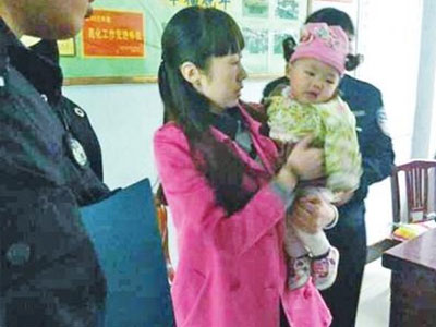 Bé 6 tháng tuổi bị bỏ rơi sống sót nhờ ngậm lá khoai lang
