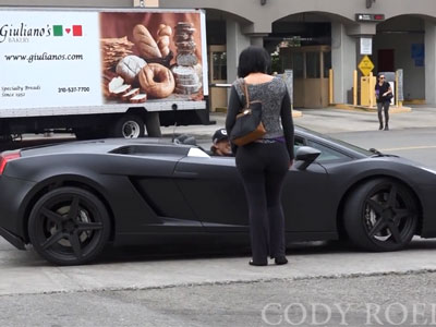 Chàng trai đi siêu xe Lamborghini thử lòng cô gái đào mỏ