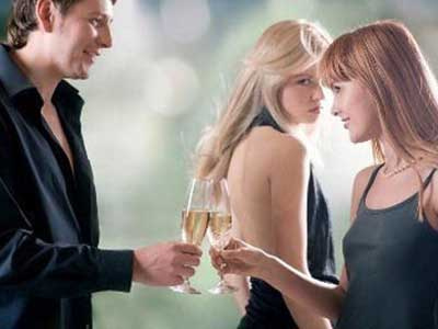 Chiêu “gắp lửa bỏ tay người” của vợ khiến chồng và bồ sợ xanh mặt