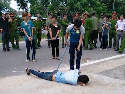 Khởi tố 24 người ném đá làm trung úy công an tử vong