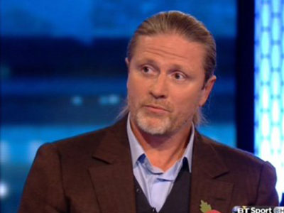 Emmanuel Petit: "Cầu thủ Arsenal nên ở nhà mà xem tivi"