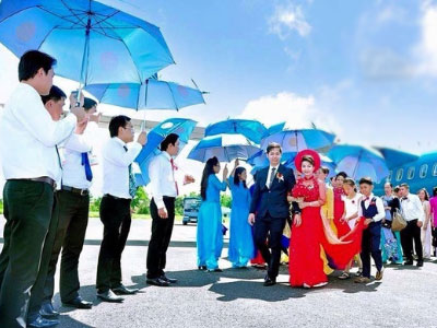 Tiết lộ về thân thế thiếu gia bỏ 200 triệu thuê máy bay rước dâu