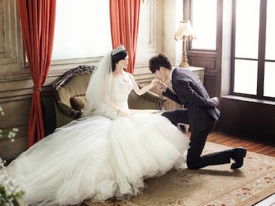 Ảnh cưới lung linh giữa chàng trai 28 tuổi và một cô búp bê