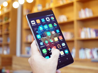 Hai smartphone màn hình lớn của Lenovo giá từ 3,9 triệu ở VN