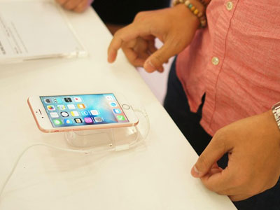 iPhone 6S chính hãng dồi dào trong ngày đầu bán tại VN