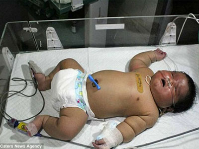 Bé sơ sinh nặng 6,7kg chào đời bằng phương pháp đẻ thường trong vòng... 15 phút