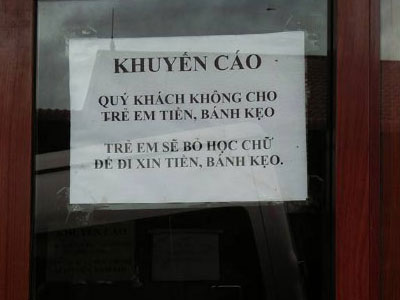 Hà Giang kêu gọi du khách đừng giẫm hoa, cho kẹo trẻ em