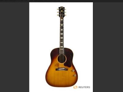 Đàn guitar của John Lennon đạt giá gần 2,5 triệu USD