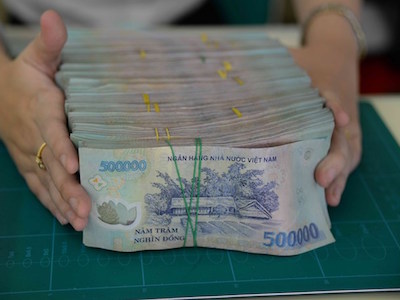 Vay nợ, đảo nợ, dồn gánh nặng cho đời con cháu