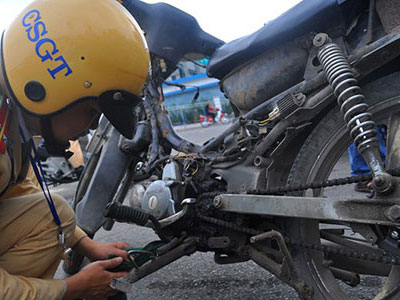 CSGT Hà Nội xử lý "xe mù"