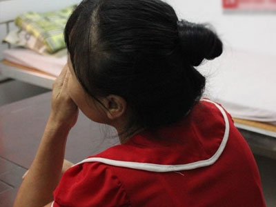 Ám ảnh sau cái chết của cha, thiếu nữ suốt ngày đòi tắm vì sợ bẩn