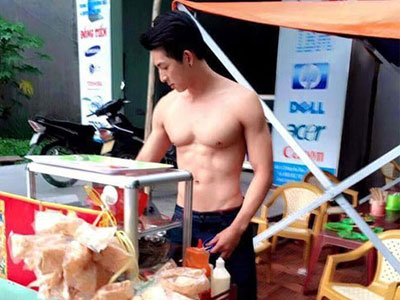 Đã tìm ra anh chàng 6 múi bán bánh tráng khiến dân tình chao đảo