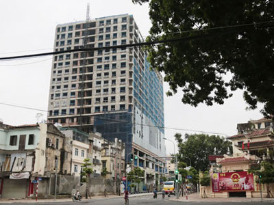 Ngày 15/11 là hạn chót trình phương án cắt ngọn nhà 8B Lê Trực